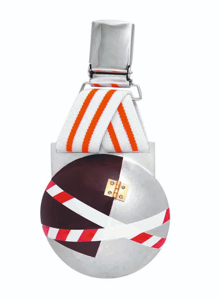 Annette Dam. I DON´T KNOW WHAT YOU ARE TALKING ABOUT Brooch, 2010 Silver, brass, gold plated, lacquer, foil, elastic, clips. 120x60x20mm